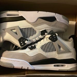 Jordan 4's - Military Black | Size: 8 Woman - 6.5 Men